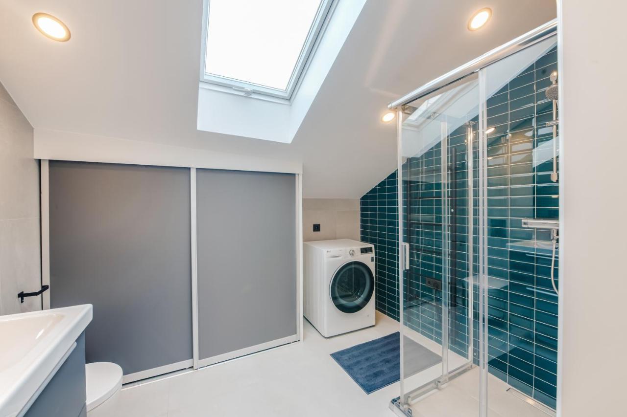 Big Design Apt - Sleeps 12 - Best Location リガ エクステリア 写真